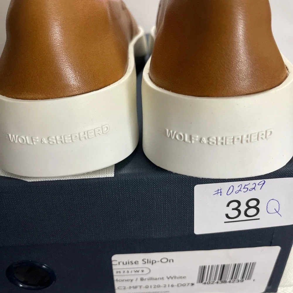 NIB Wolf and Shepherd Cruise Slip‎ On Loafer Men 7.5/Women 9 Honey Brown White